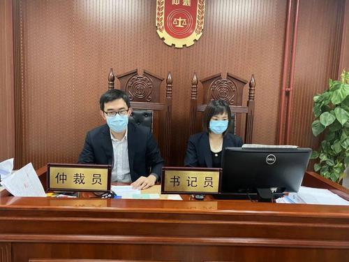 仲裁的同时可以申请调解吗