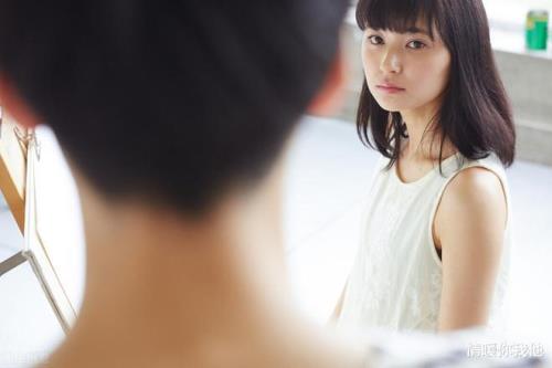 女孩子半夜11点回你信息说明什么