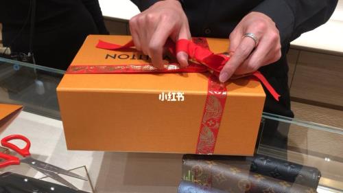 lv盒子丝带怎么绑