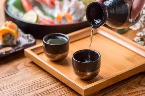 歌词有把酒言欢的歌名