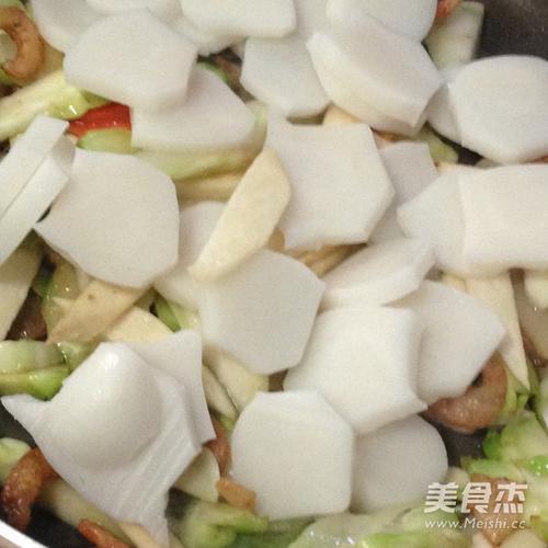 大蒜炒年糕的家常做法
