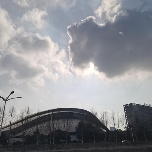 门庭深冷来者需诚是什么意思