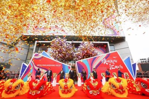 万象汇初一营业吗