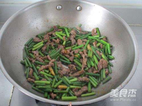 蒜苔炒牛肉丝嫩滑不老的妙招