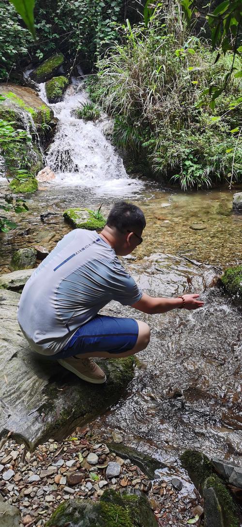 山村溪边戏水文案