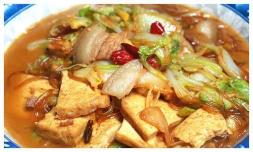 白菜猪肉炖豆腐的做法