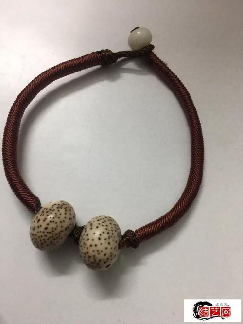 手绳中间的固定圈编法