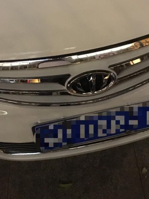三个叉子标志的车