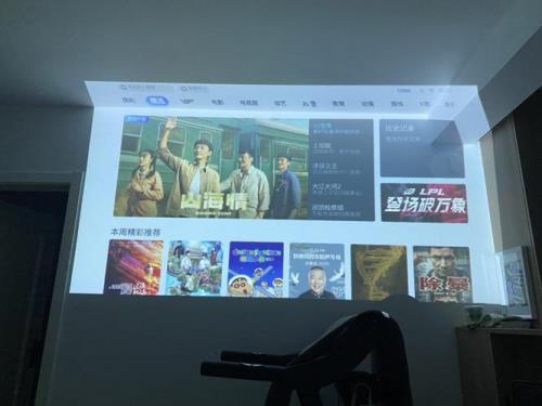 投影仪正投好还是侧投好