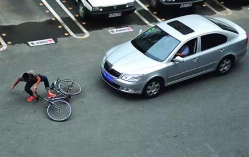 为什么被碰瓷不能下车
