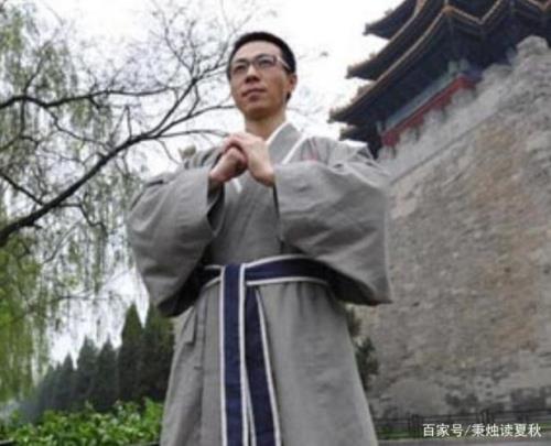 左手抱拳和右手抱拳有啥说法