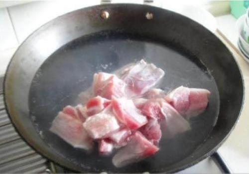 煮猪肉是冷水下锅还是热水下锅