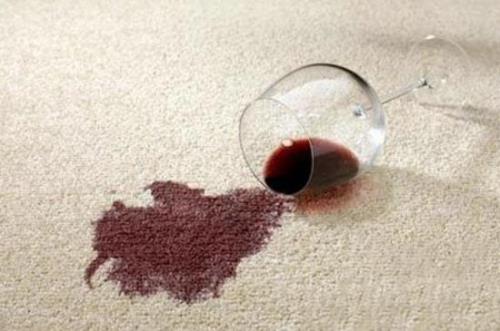 白色衣服上的红酒怎么清洗