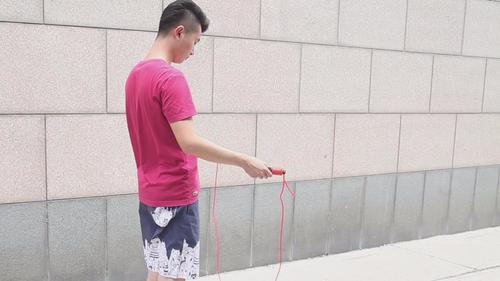 跳绳跳一分钟停一分钟的原理