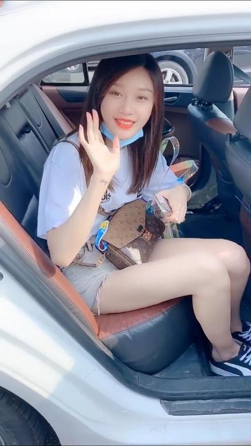 抖音上比较火的服装模特