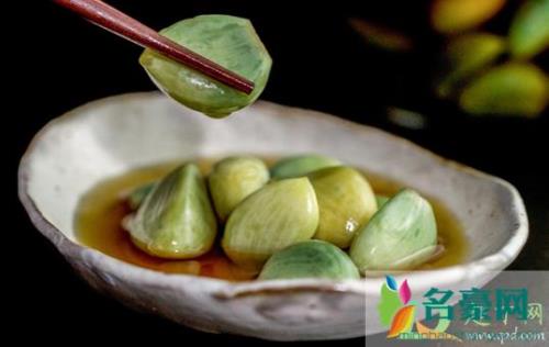 腊八蒜泡一宿放盐糖可以吗