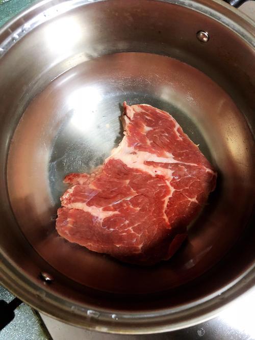 牛肉冷水焯水还是热水焯水