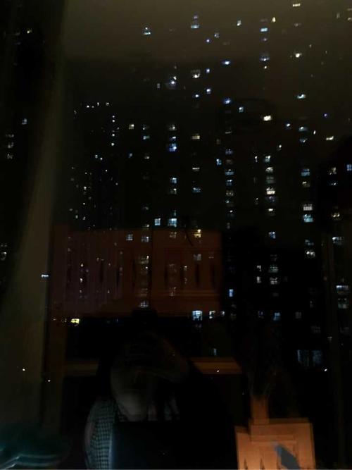 窗外万家灯火文案