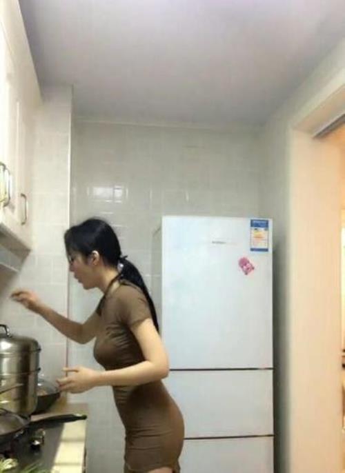 进得了厨房出得了厅堂下一句