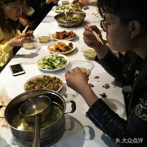闺蜜轰趴拍照姿势