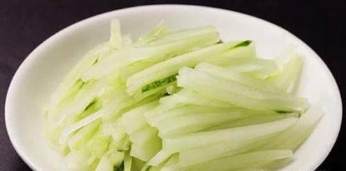 黄瓜怎么切成菱形块