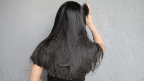 为什么有些人天生头发顺滑