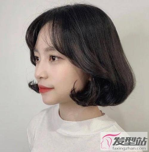 请问烫短发内扣能维持多久