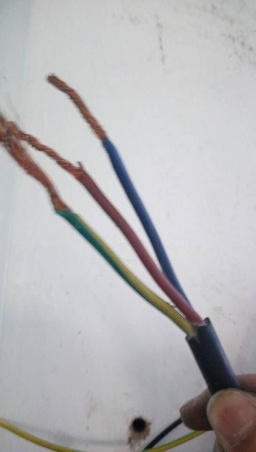 三线电缆绑在一起能当粗线用吗