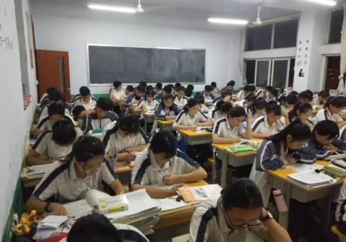 高中晚自习一般几点到几点