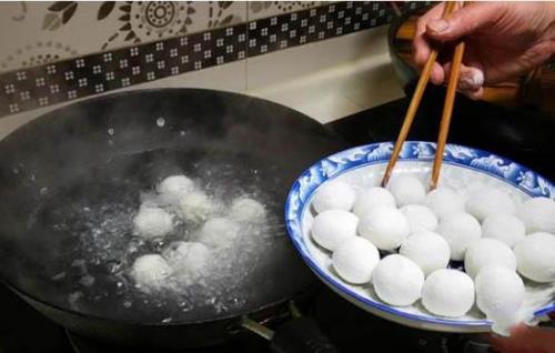 煮汤圆用热水还是冷水