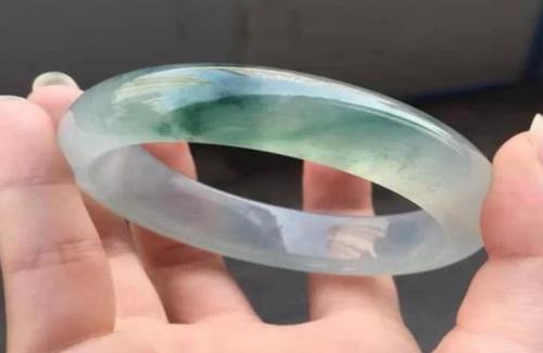 起胶糯冰和冰糯翡翠的区别