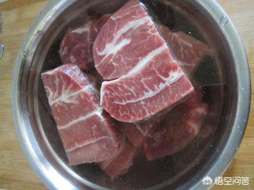 牛肉焯水后用冷水冲还是热水