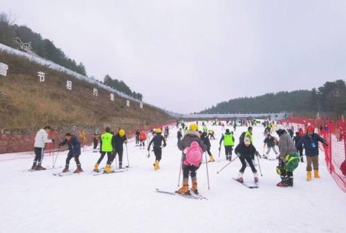 曾家山滑雪场人多吗
