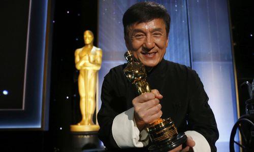 成龙移民到哪个国家了