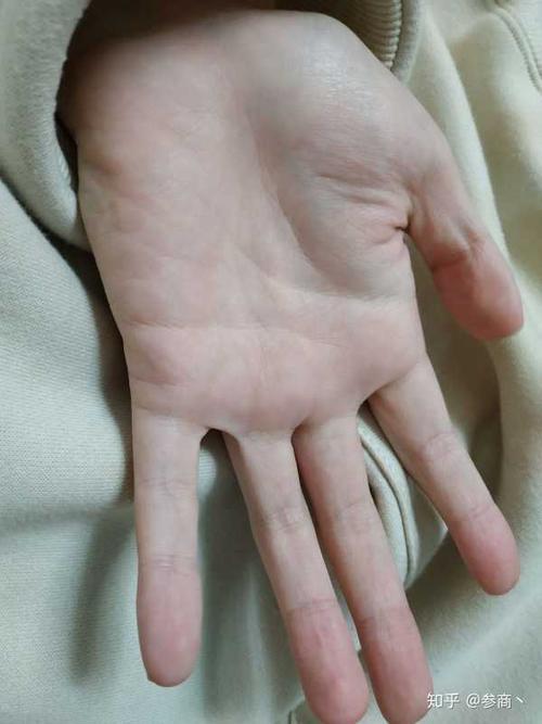 女孩轻易会让别人摸她的手吗