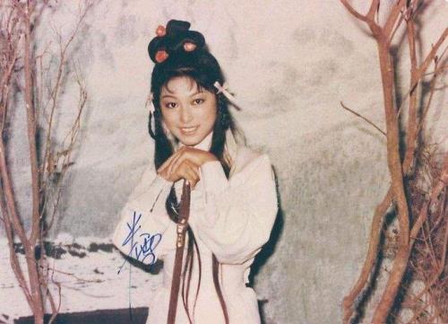 米雪和翁美玲是同父异母姐妹