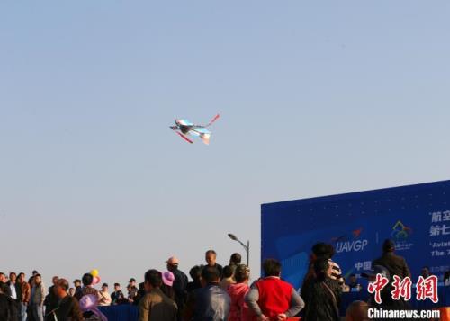 高空盘旋的意思