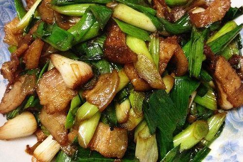 五花肉炒蒜苗最正宗的做法
