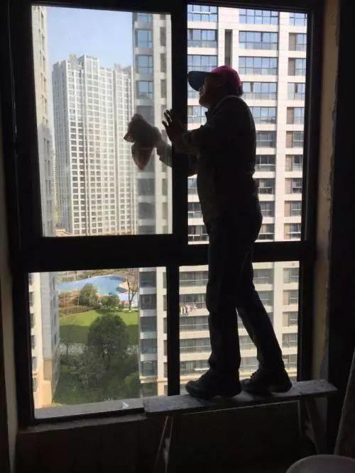白醋加什么擦玻璃