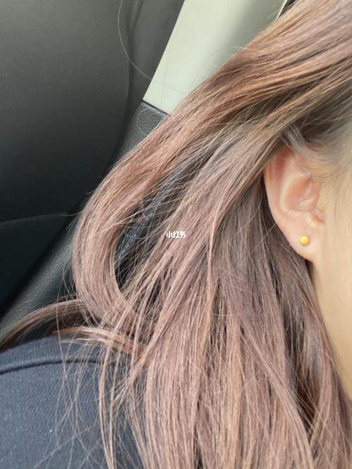 耳钉戴一半戴不进去怎么办