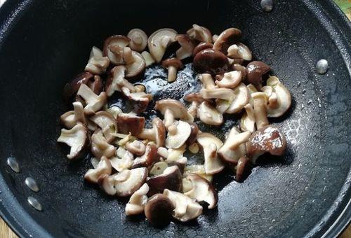 炒香菇需用焯水吗