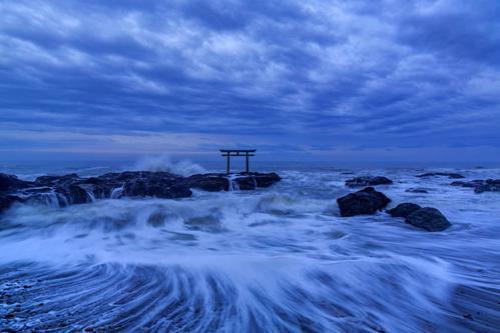 海浪能影响的最大水深