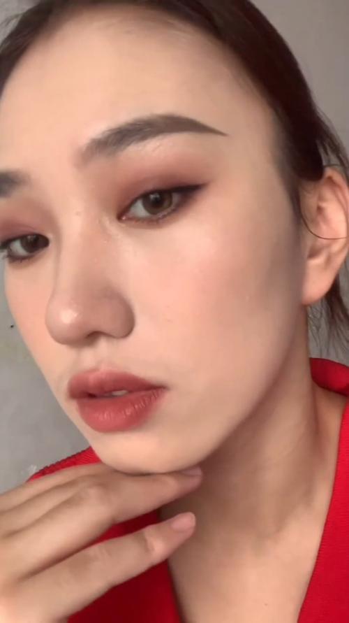 浓颜系女生怎么化妆