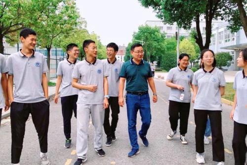 兴贤育才什么意思