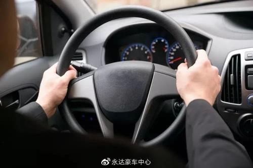 掉头方向盘打死伤害底盘吗
