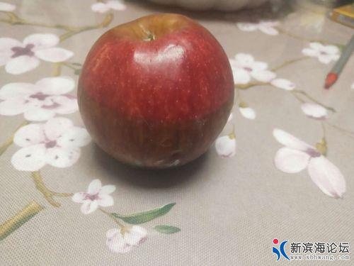 水果泡水掉色是正常现象