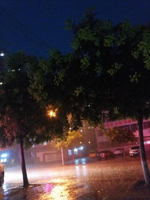 外面在下雨是什么意思