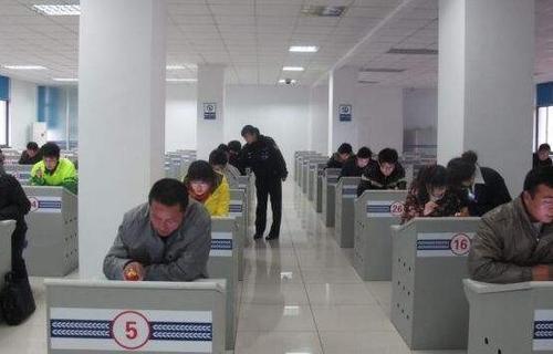 考驾照科目四是考什么