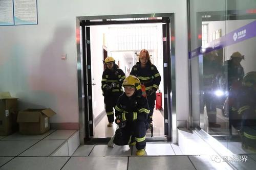 消防员建议是先关火还是先关气