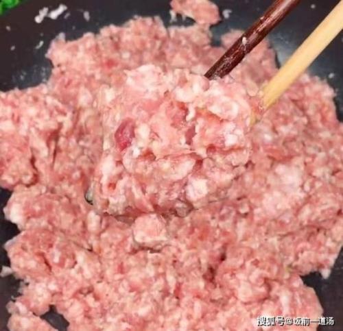 10斤猪肉丸子放多少葱姜水